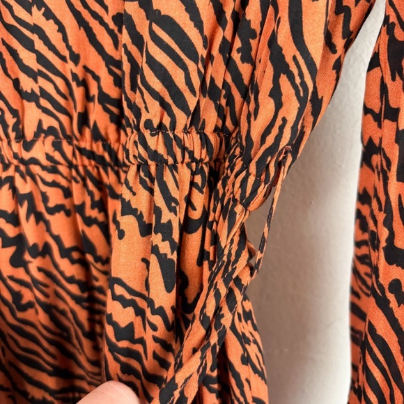 Anna Cate Elizabeth Tiger Print Long Sleeve Mini Dress Sz XS - Picture 10 of 13